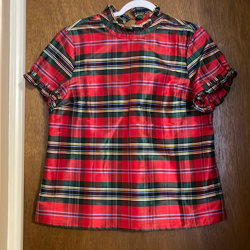 **20% off Sale** Crown and ivy plaid top